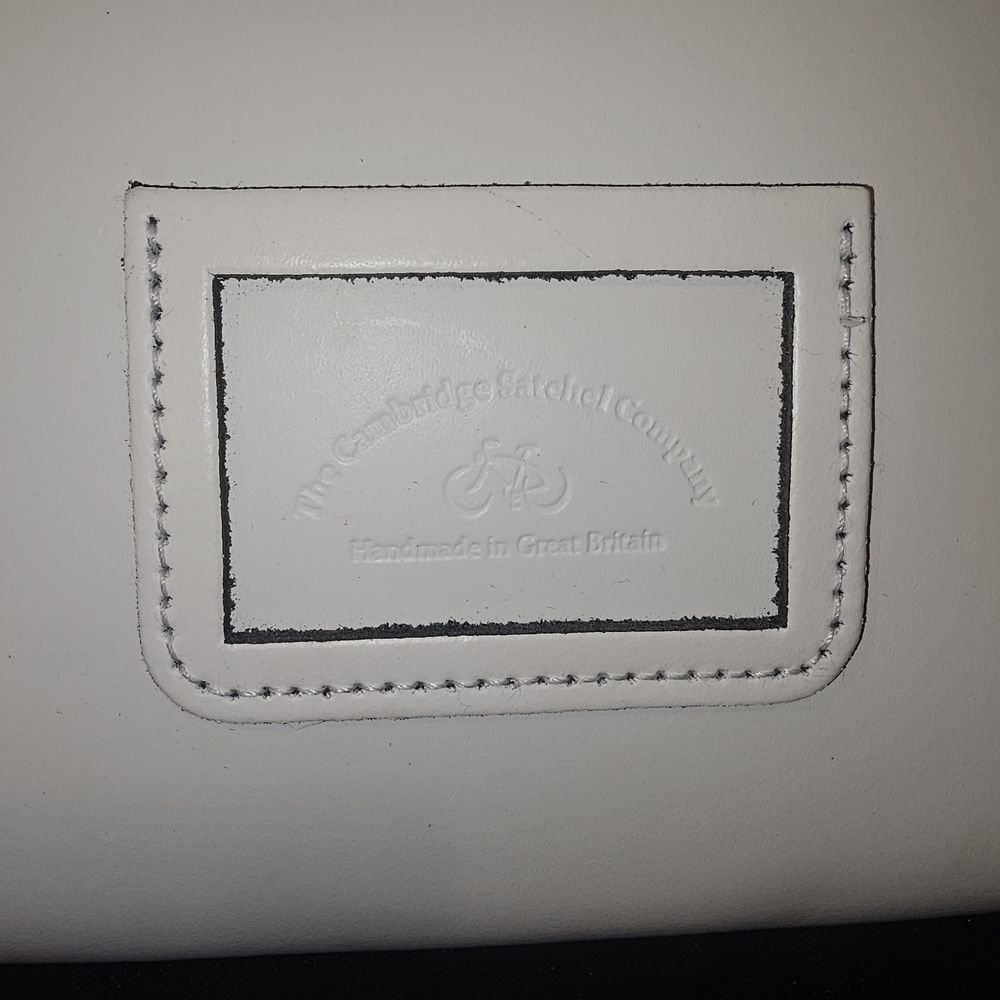 Minimalist White Leather Crossbody Bag with Adjustable Strap - Picture 2 of 8